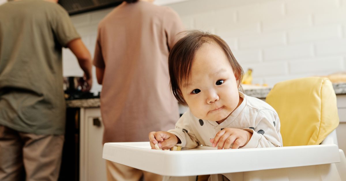 婴儿衣物选择：材质与安全标准全解析